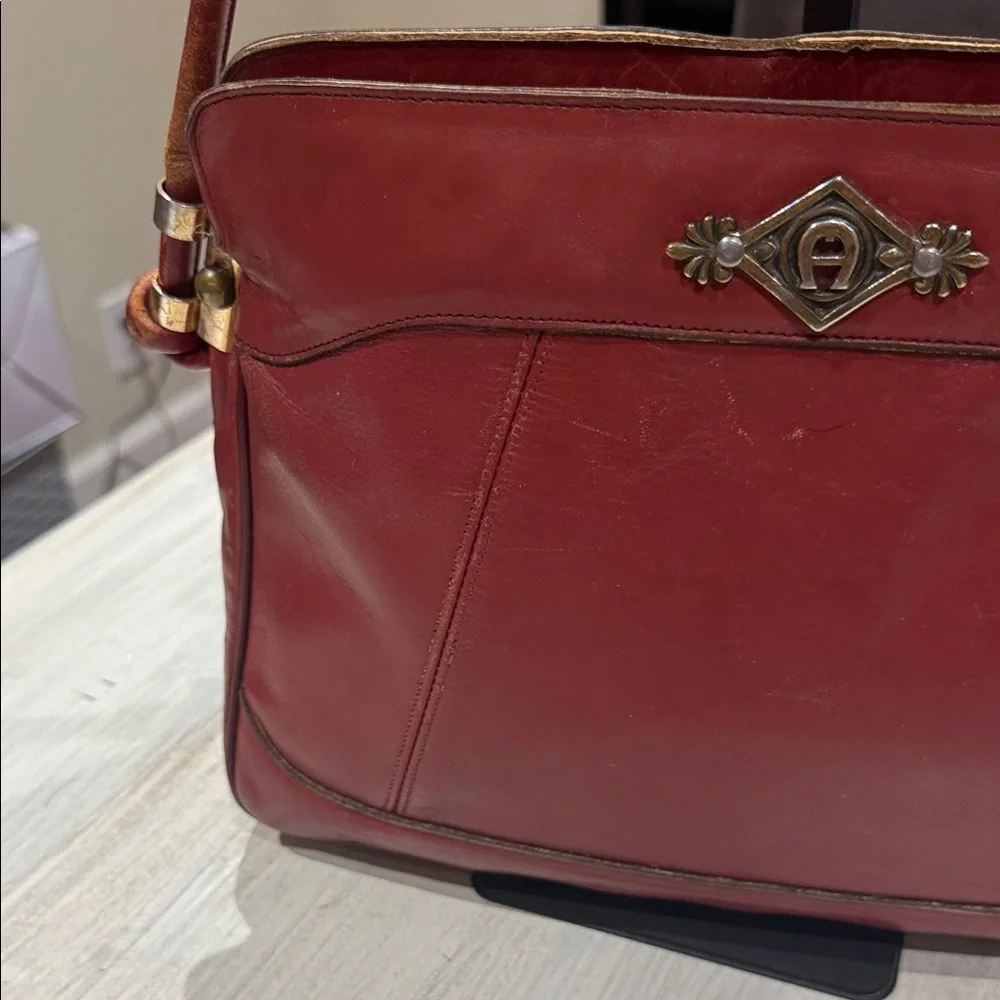 Etienne Aigner Vintage Red Leather Shoulder Bag with Brass Accent - Picture 4 of 14
